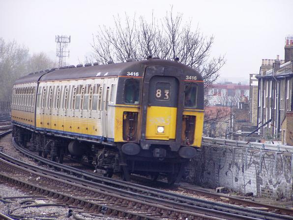 South Eastern Trains 423416, Loughborough Junction (1)02