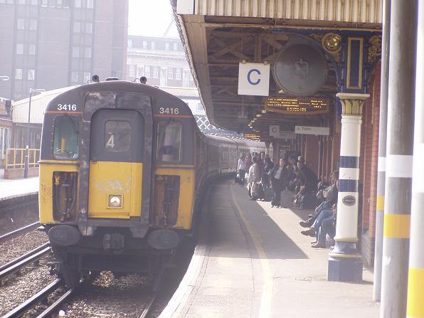 South Eastern Trains 423416, Waterloo East02