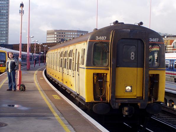 South Eastern Trains 423487, London Bridge