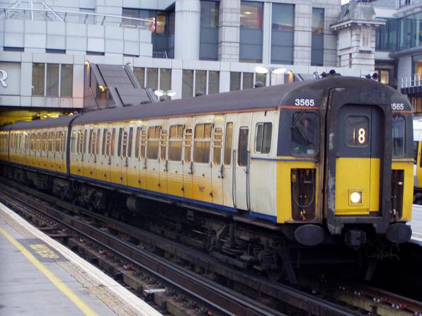 South Eastern Trains 423565, London Charing Cross (2)02