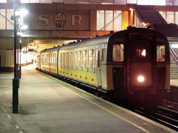 South Eastern Trains 423568, Charing Cross