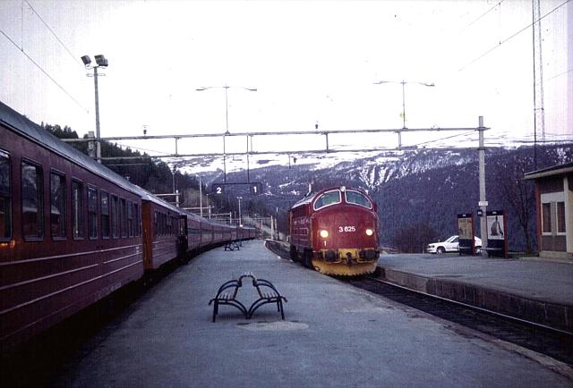 di3625_dombas_19980513_rgn.jpg