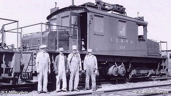 [LE&N 335 WITH CREW]