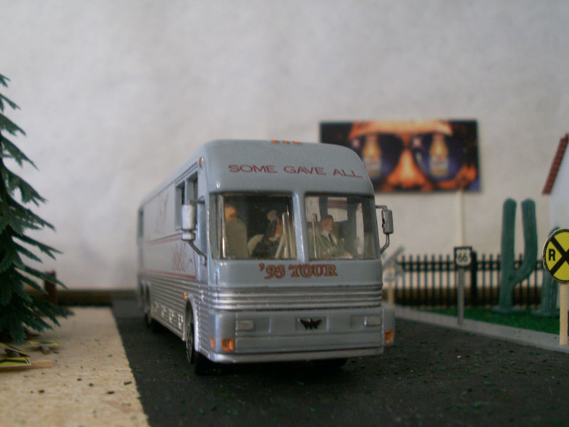 Billy Ray Cyrus Tour Bus with Miley Cyrus Hannah Montana