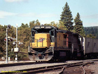 CNW8584 leads Swift train @ Mott,CA