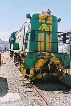 F1000015