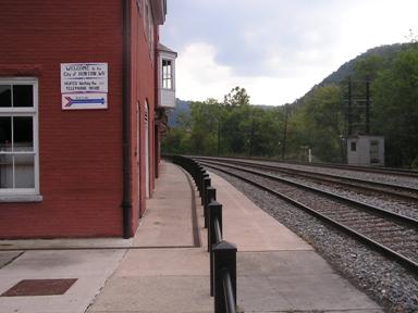 Hinton, WV AMTRAK Train Station east view.JPG