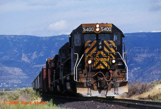 D&RGW 5400 leads the dirt train west on the Sunnyside Branch. Nice oldschool lights!! 08/18/00